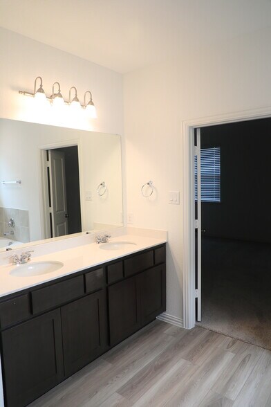 Building Photo - 1618 Glacier Dr