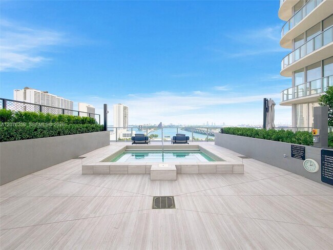 Building Photo - 1400 Biscayne Blvd