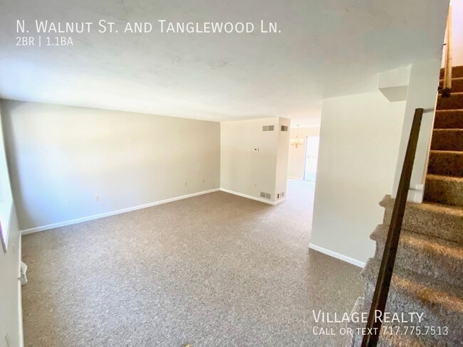 Building Photo - Spacious END-UNIT 3-BR Townhome in Dallast...