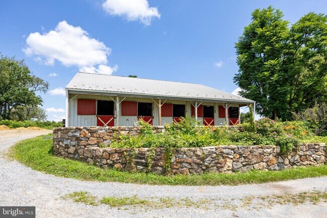 Building Photo - 1540 W Doe Run Rd