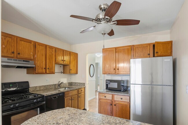 Building Photo - 5019 Green Mountain Cir
