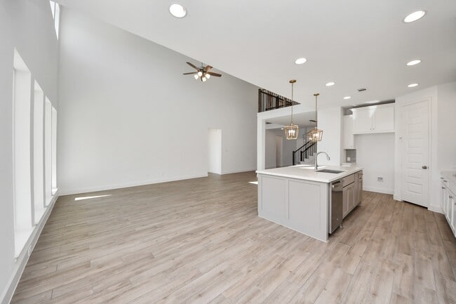 Building Photo - 5806 Pink Coral Ln