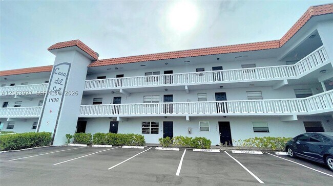 Building Photo - 1400 NE 57th St