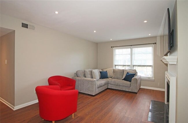 Building Photo - 38 La Rue Pl NW