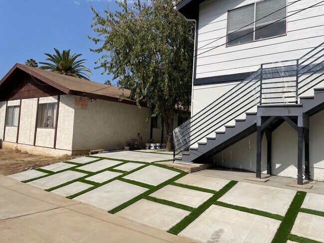 Building Photo - 1385 N Marengo Ave