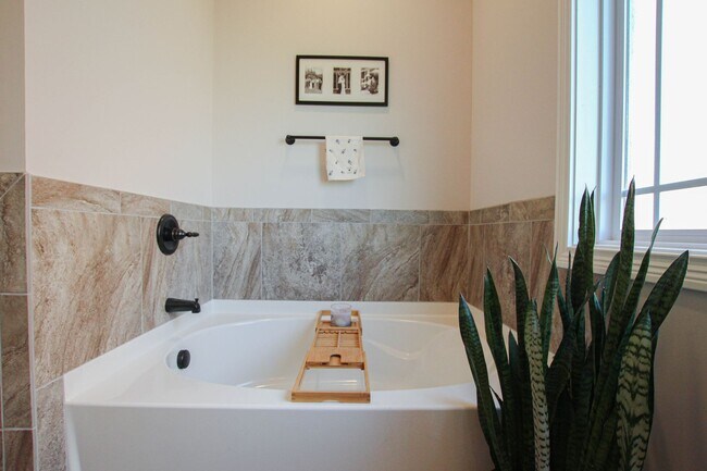Building Photo - Pet Friendly in Sango!