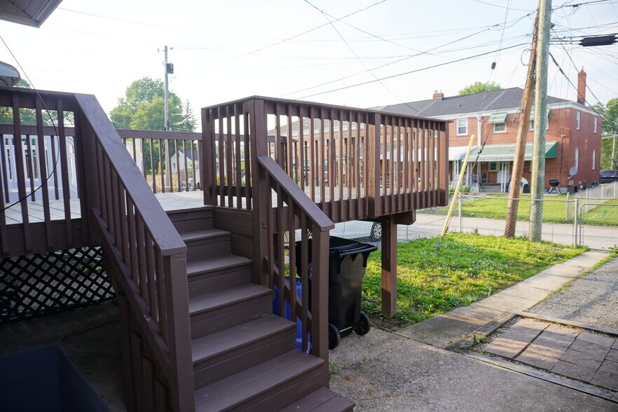 Building Photo - 1710 Weston Ave