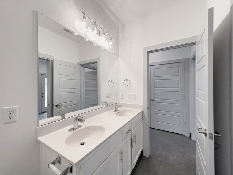 Building Photo - 3813 Jett Ln