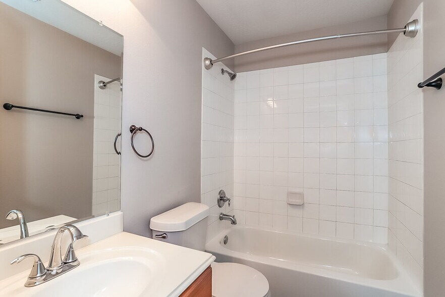 Building Photo - 10518 Southway Bend Ln