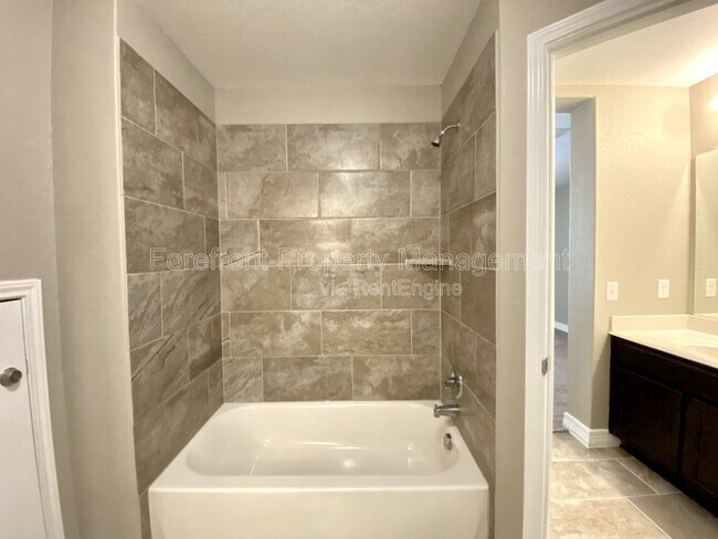 Building Photo - 1206 Ranch Falls
