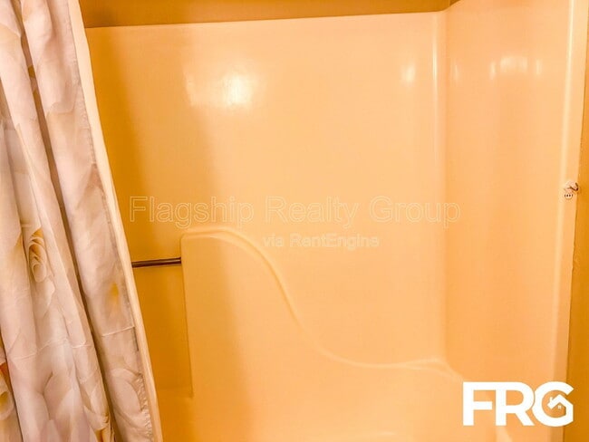 Building Photo - 100 Kristin Dr