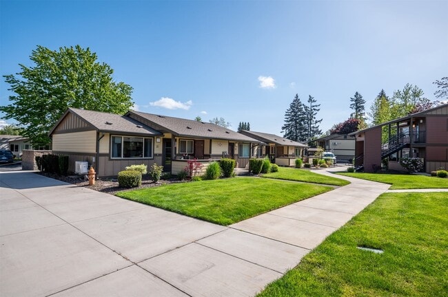 Building Photo - 621 N Douglas St