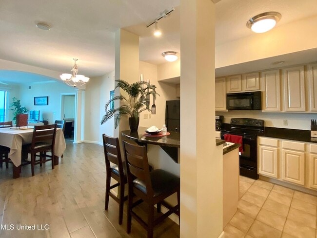 Building Photo - 2228 Beach Dr
