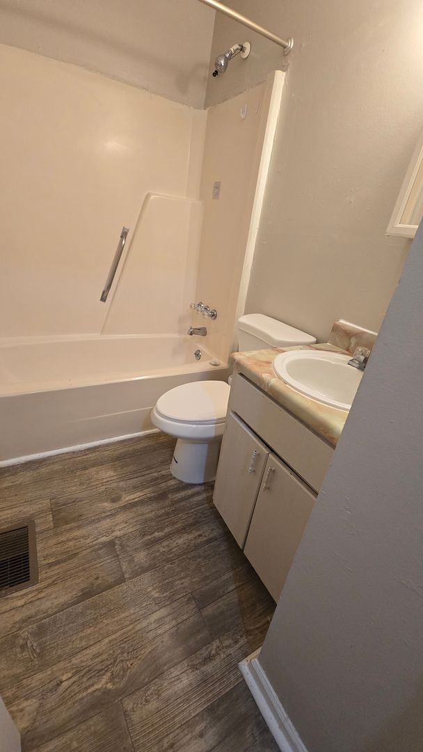Building Photo - 302 Koon St