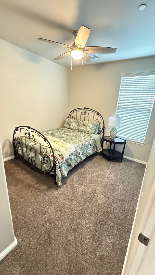 Building Photo - Fully Furnished Short or Long Term Modern Home