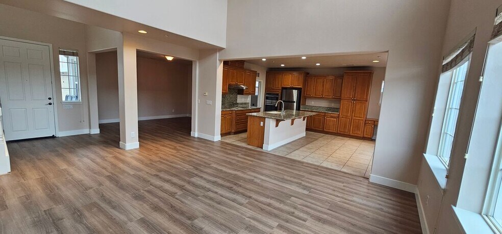 Building Photo - 1876 Tarragon Dr