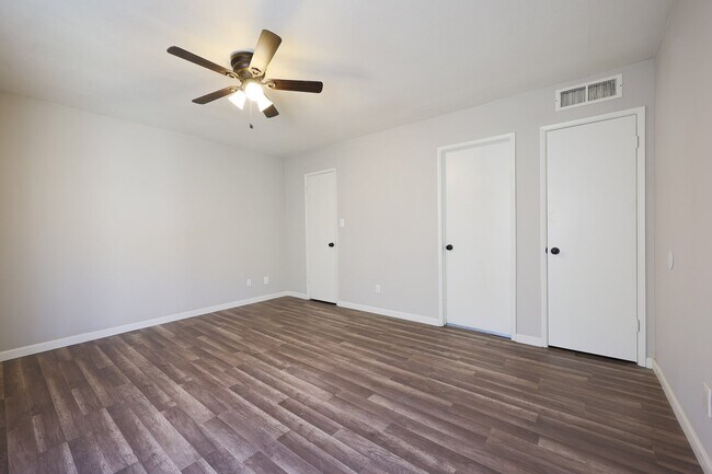 Building Photo - 2611 E Maryland Dr