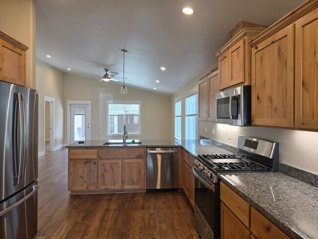 Building Photo - 2941 Naples Dr