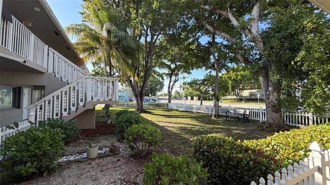 Building Photo - 344 SE 11th Ave