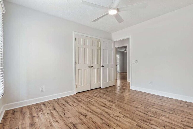 Building Photo - 925 North Ridge Street