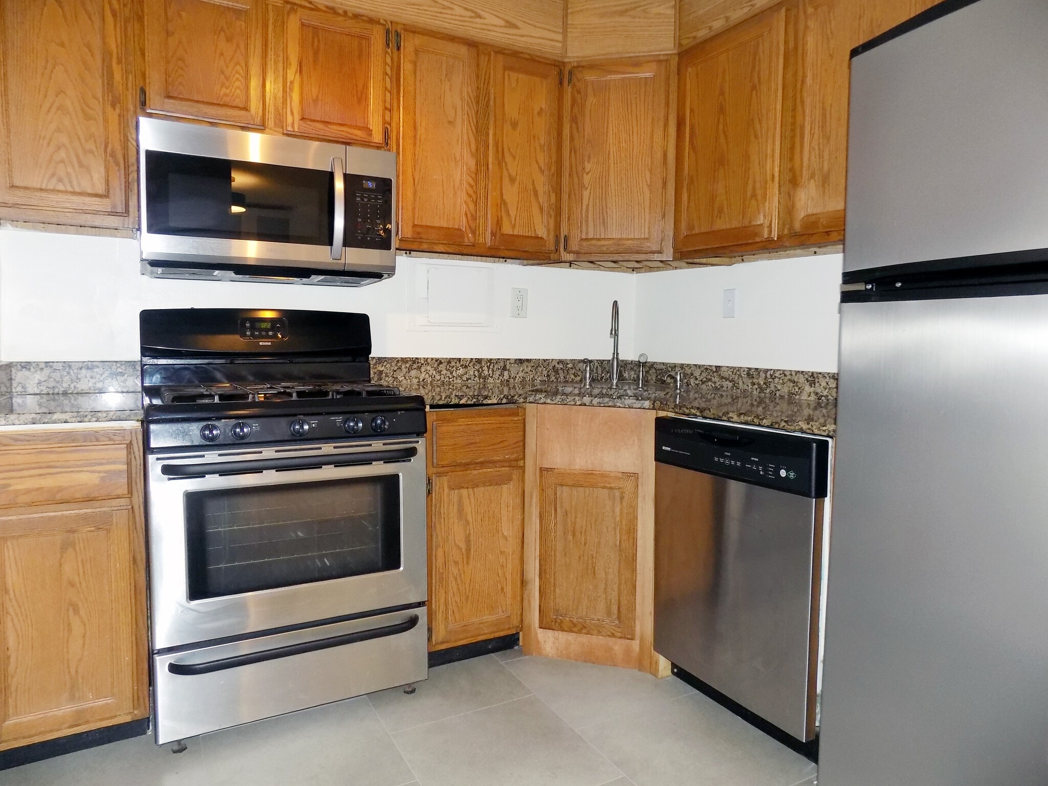 Kitchen - 4600 S Four Mile Run Dr