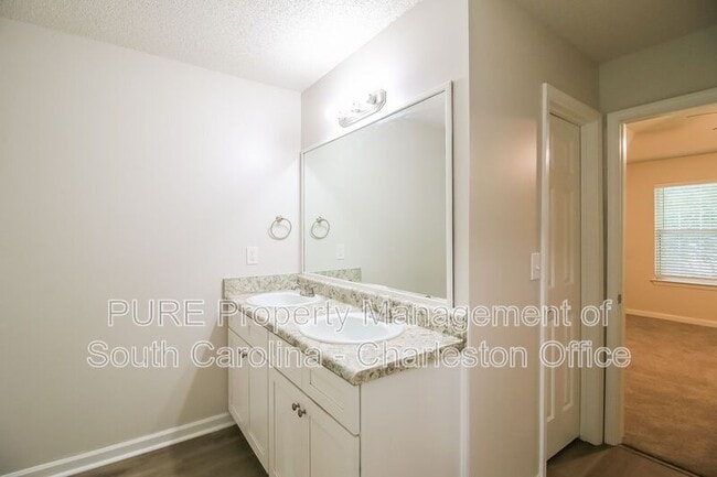 Building Photo - 312 MacGregor Dr