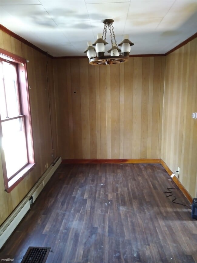 Building Photo - 3 br, 1 bath House - 212 South Street