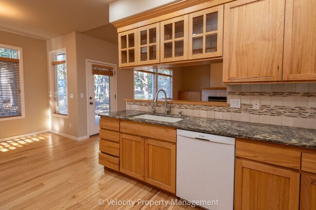 Building Photo - Single Level Home Near Rivers Edge Golf Course!