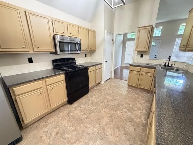 Building Photo - 5305 Manhassett Dr