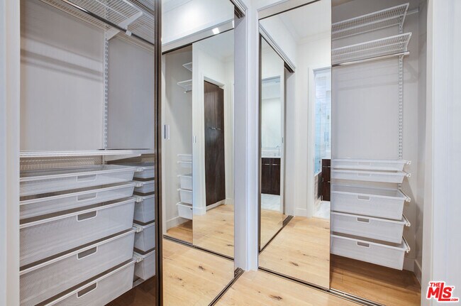 Building Photo - 12320 Montana Ave