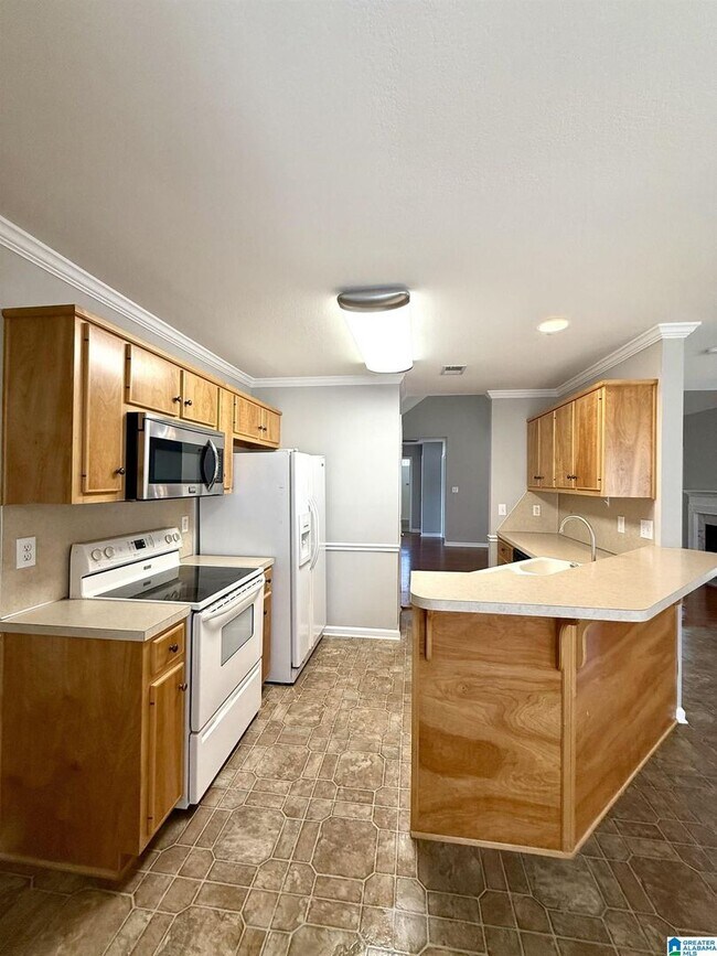 Building Photo - 3 Bed 2 Bath Home In Calera With 2 Car Garage And Fenced In Back Yard