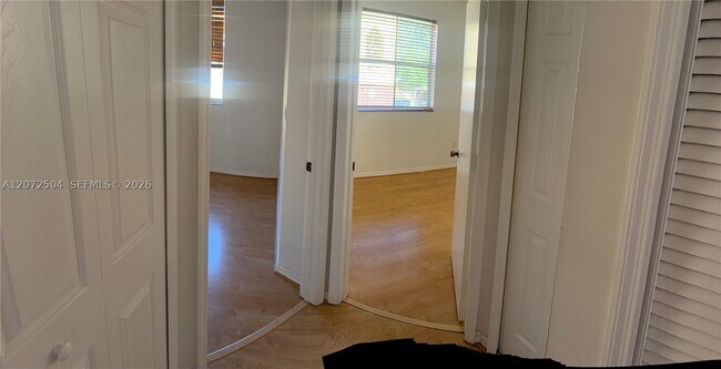 Building Photo - 700 SW 106th Ave