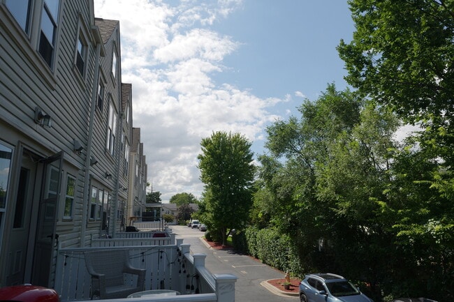 Building Photo - 221 N Walnut St