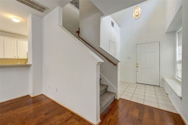 Building Photo - 225 Summerhaze Cir