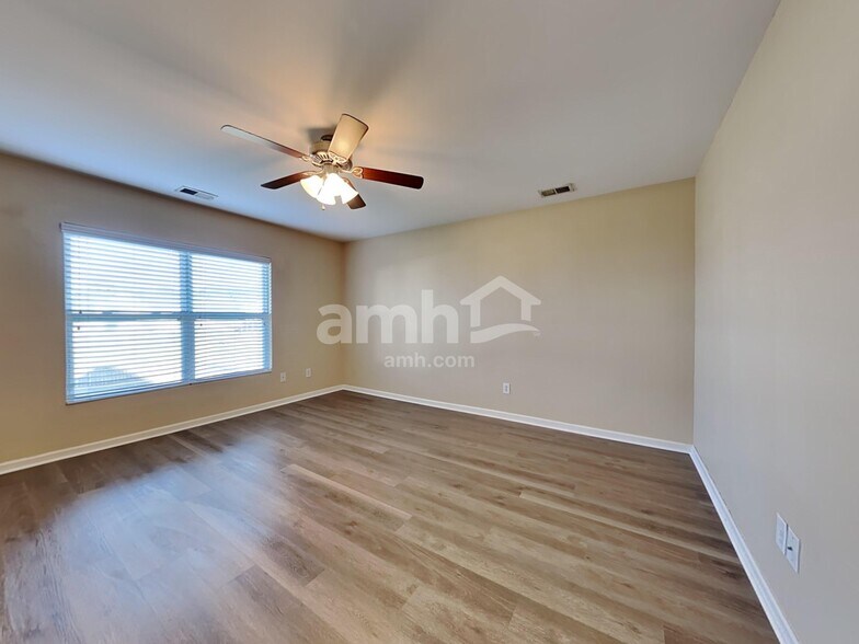 Building Photo - 241 Emerald Isle Dr