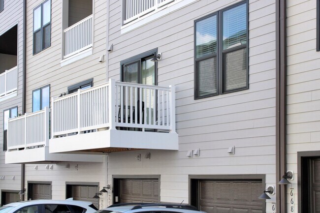 Building Photo - One-Room in shared condo