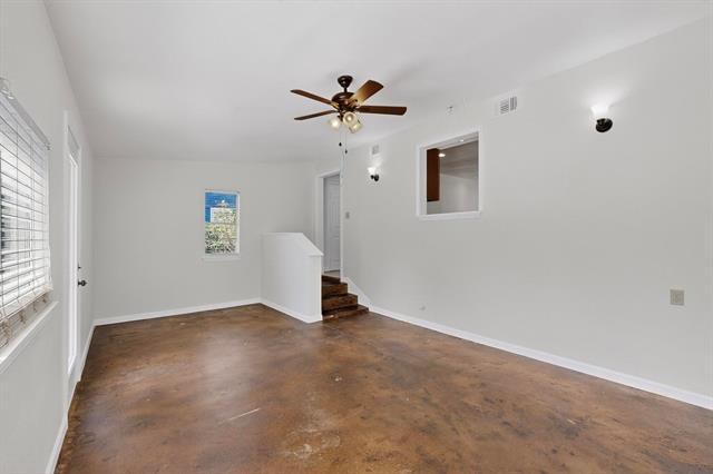 Building Photo - 317 W Pecan St