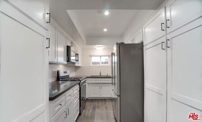 Building Photo - 16 Reef St