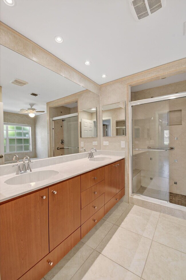 Building Photo - 11570 Briarwood Cir