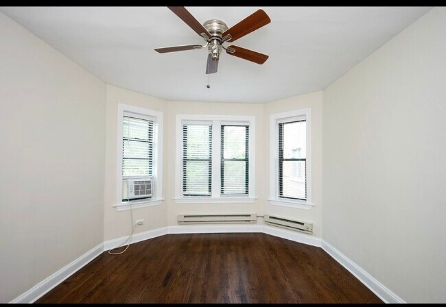 Building Photo - 3845 N Greenview Ave