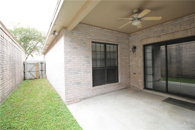 Building Photo - 17 Quamasia Ave