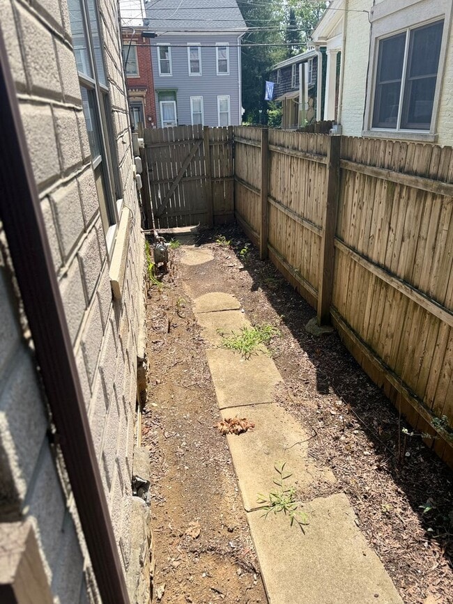 Building Photo - 3 Bedroom 1 Bath in Carlisle, PA!