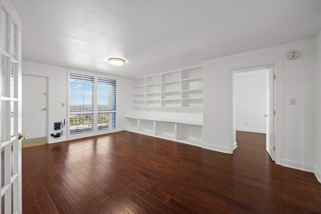 Building Photo - 3301 Bayshore Blvd