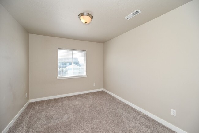 Building Photo - Beautiful Spacious Home in Bluffdale!