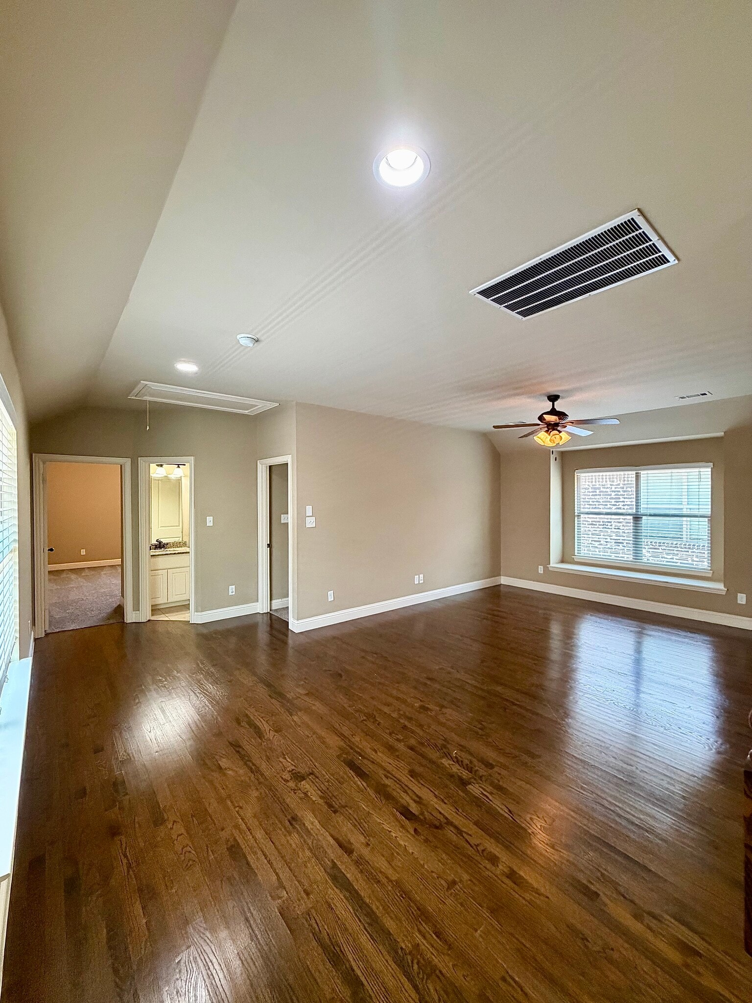 Building Photo - 705 Rembrandt Ct
