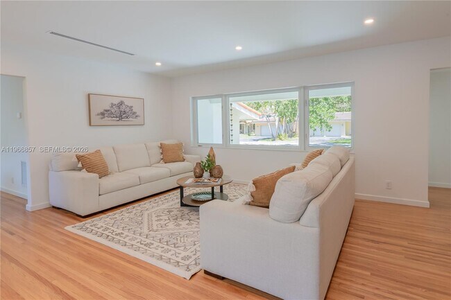 Building Photo - 920 Alava Ave