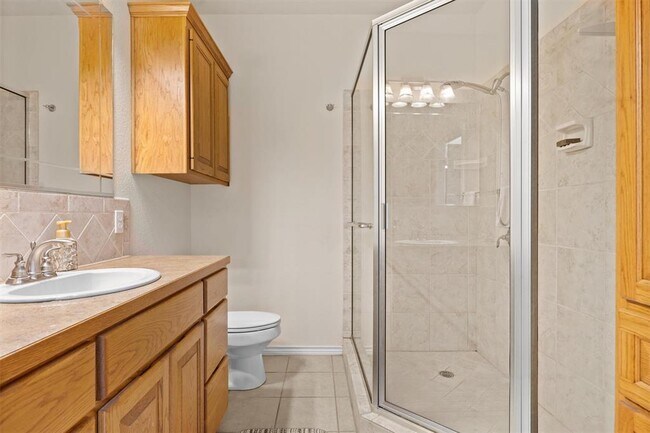 Building Photo - 104 Kings Way