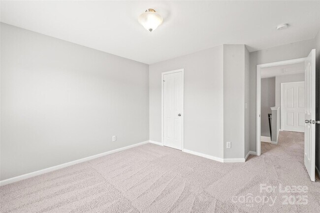 Building Photo - 7001 Dacian Ln