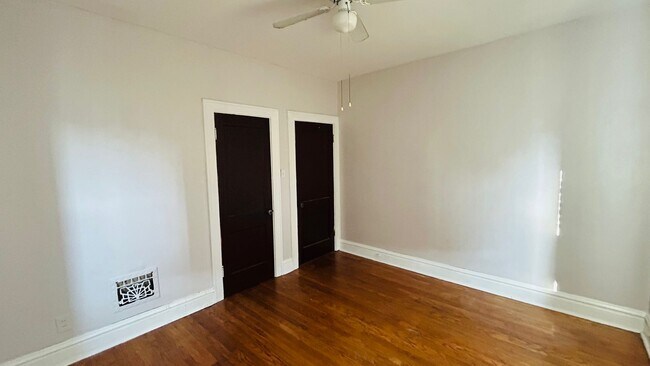 Building Photo - 5042 Mardel Ave