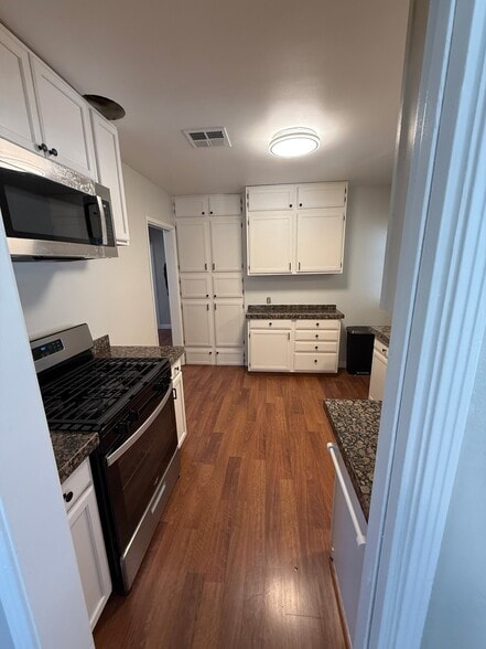 Building Photo - 2516 Charleston Dr